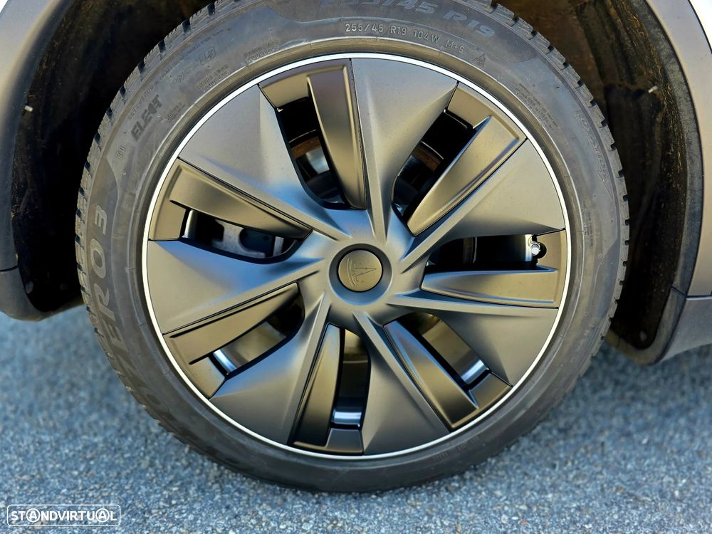 Tesla Model Y Long Range Dual Motor AWD - 3