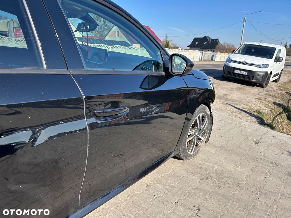 Peugeot 208 - 16