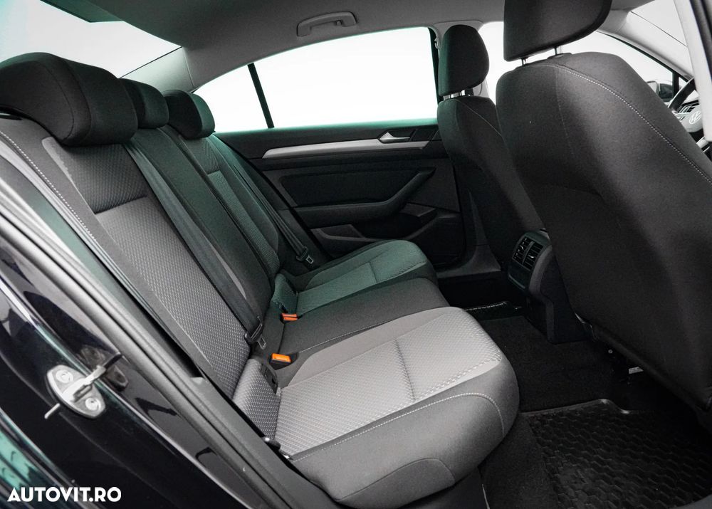 Volkswagen Passat 2.0 TDI Trendline - 17