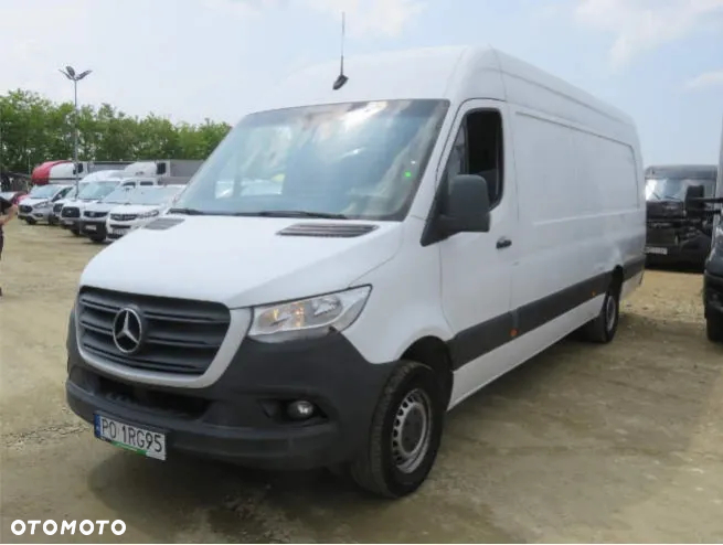 Mercedes-Benz Sprinter - 2