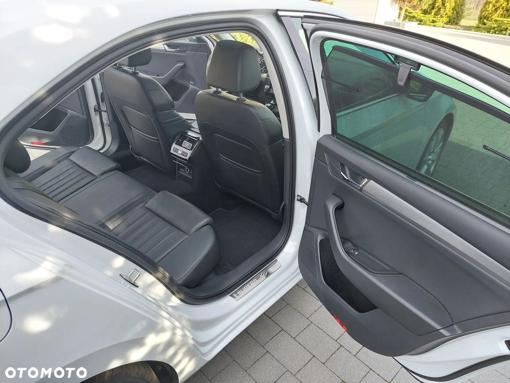 Skoda Superb 2.0 TDI 4x4 Style DSG - 19