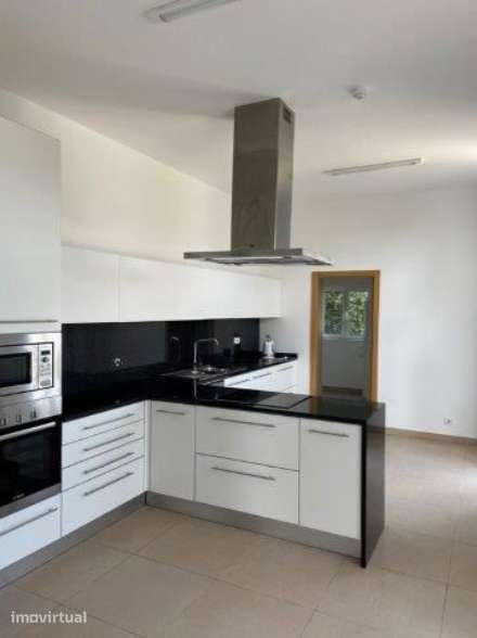 Moradia T4 com garagem junto golf e casino, no Estoril - Grande imagem: 5/9