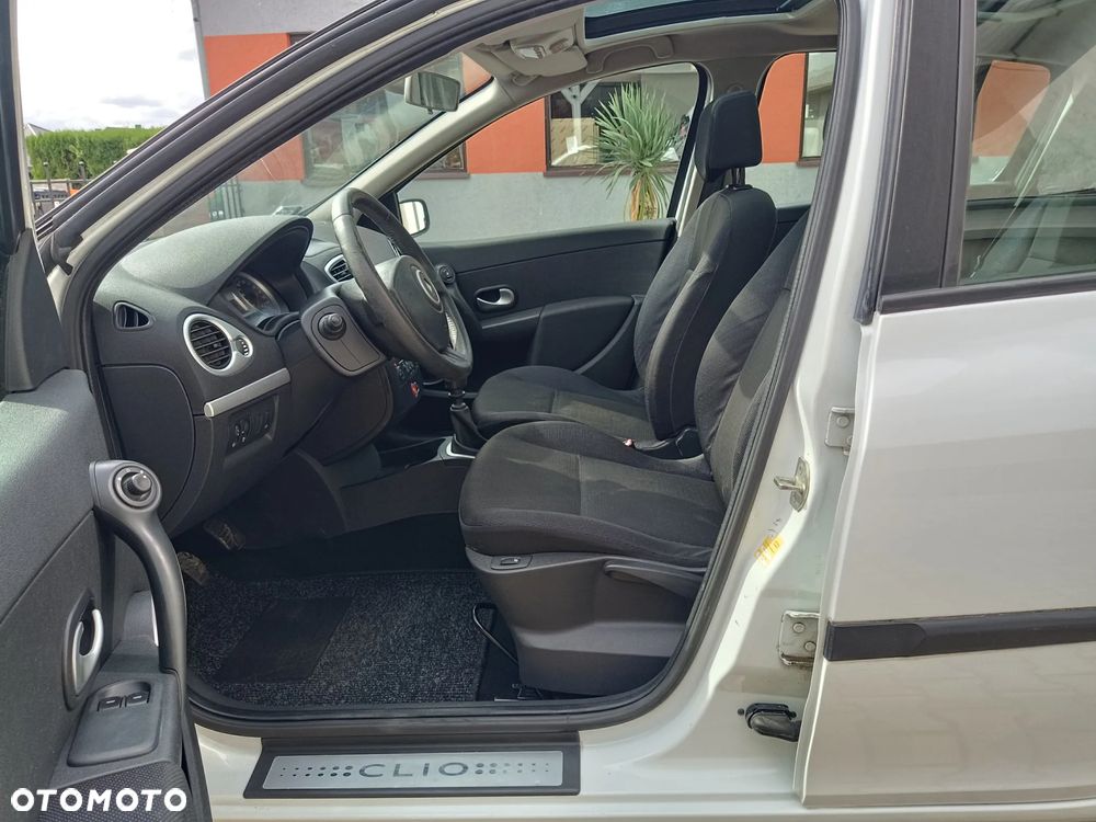 Renault Clio 2.0 16V Privilege - 12