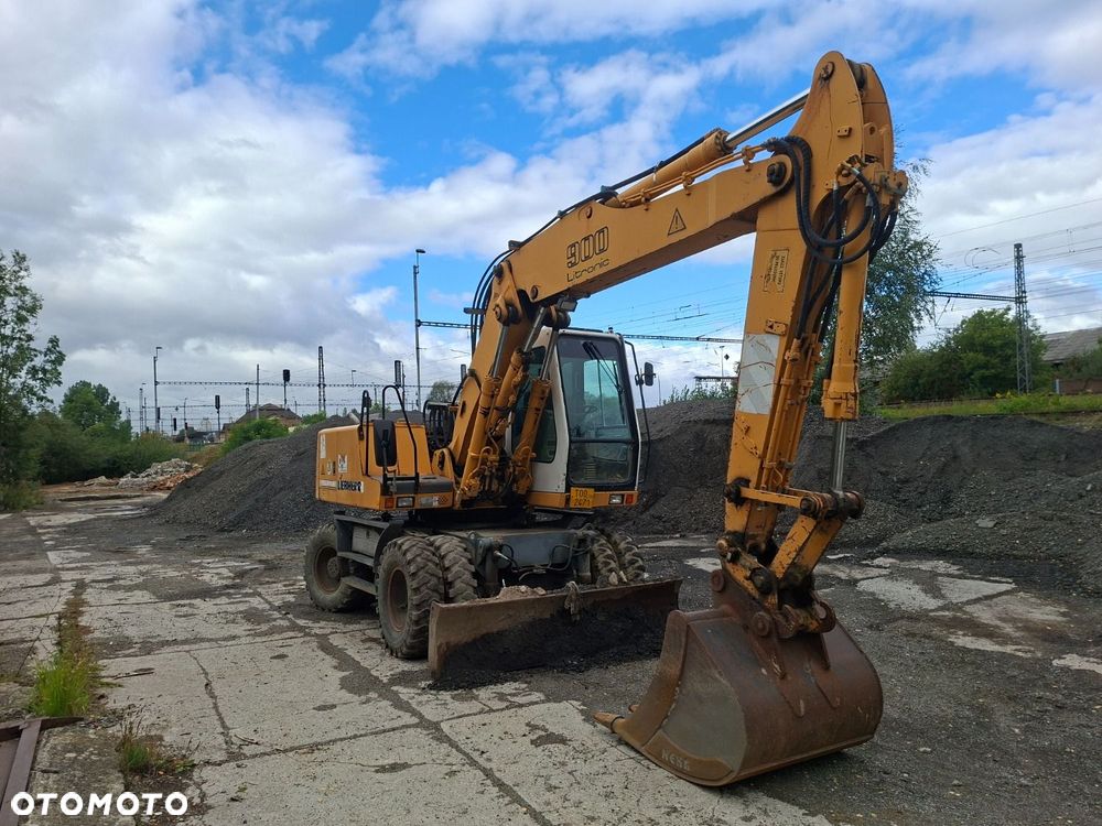 Liebherr A 900 B 4X4 - 3