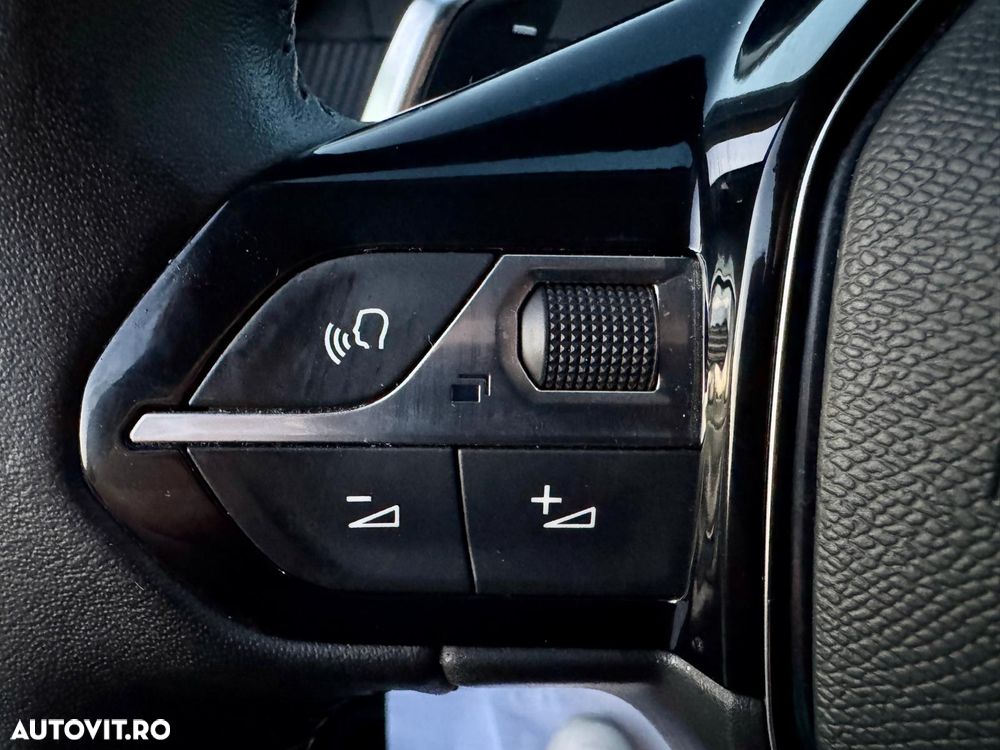 Peugeot 2008 PureTech 130 EAT8 Allure - 29