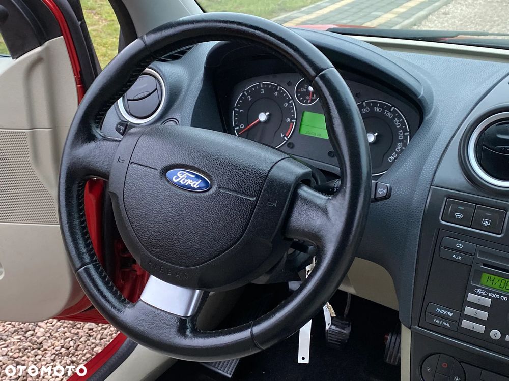 Ford Fiesta 1.4 Ghia - 26