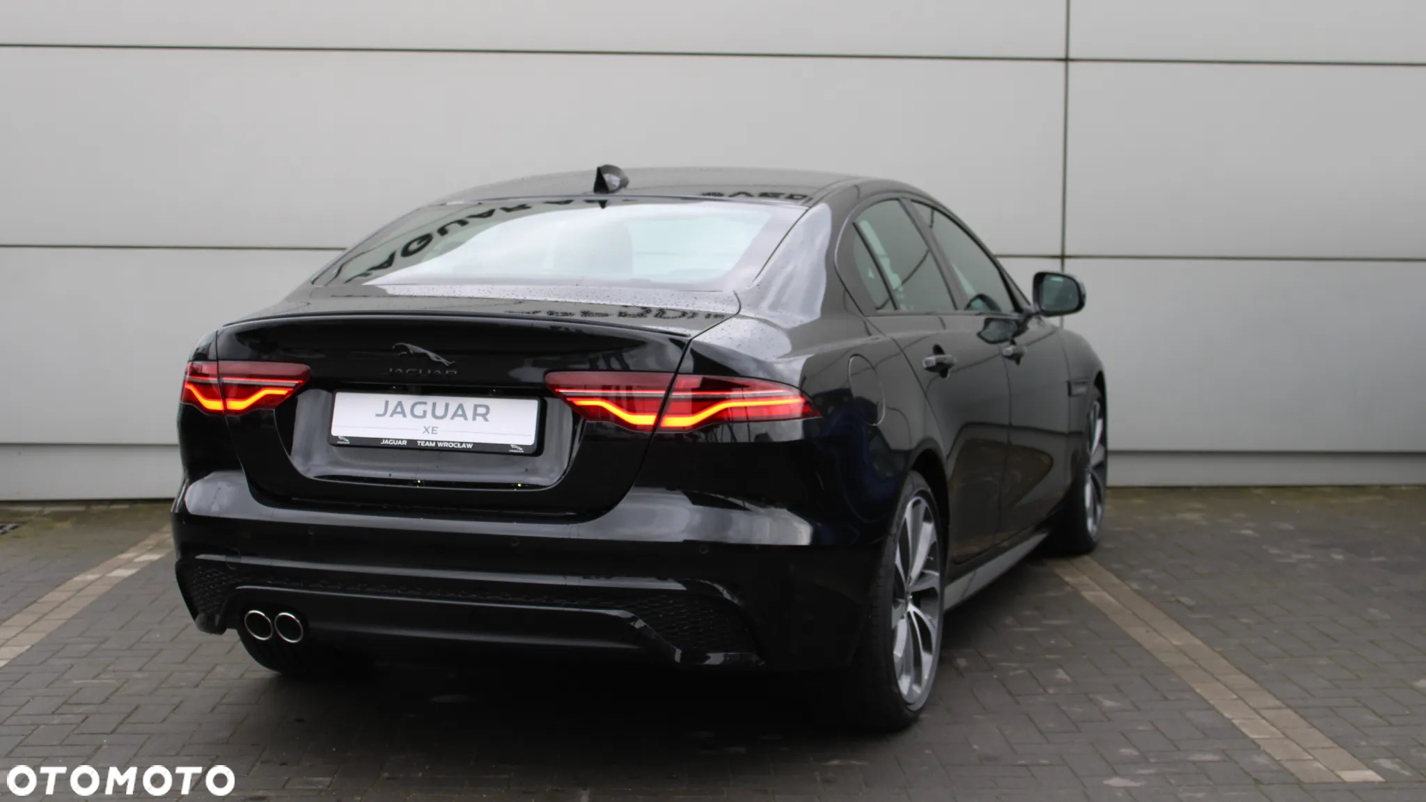 Jaguar XE - 10