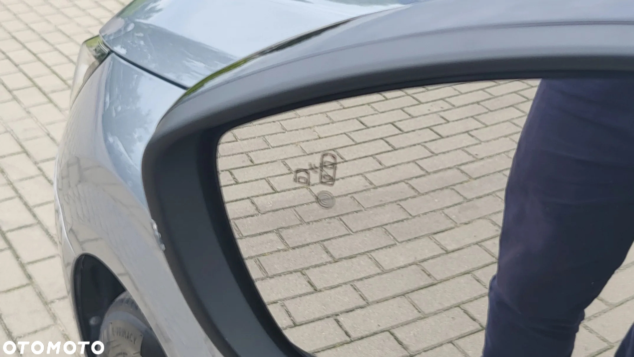 Peugeot 208 1.2 mHEV Allure - 11