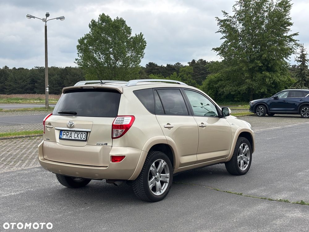Toyota RAV4 2.2 D-CAT Premium - 4