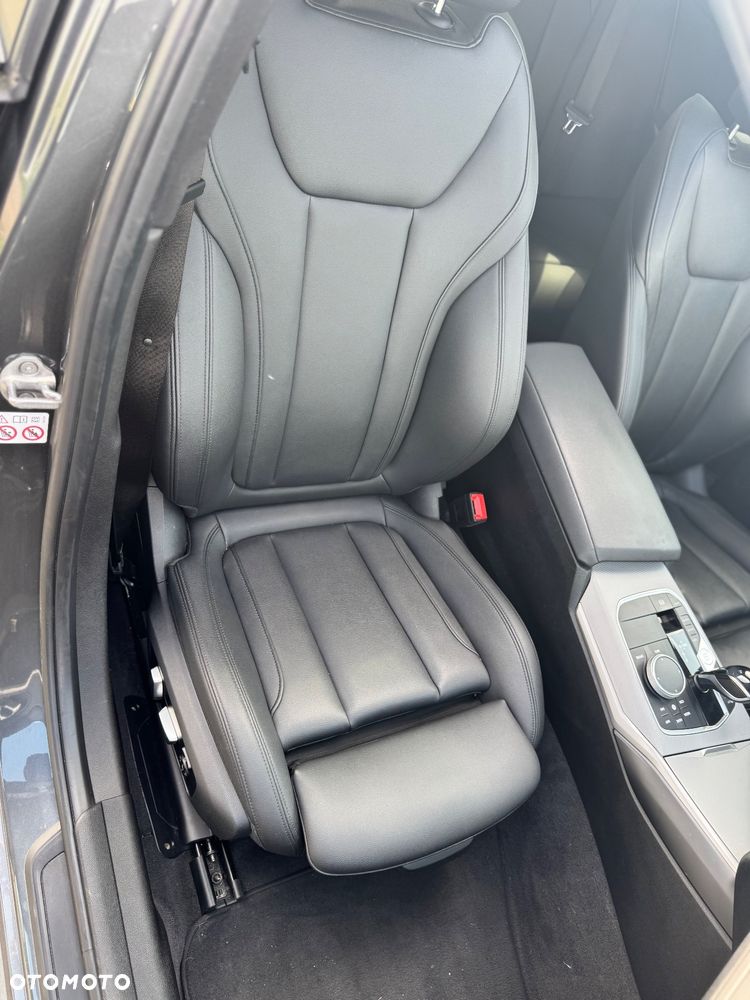 BMW Seria 3 318d Touring - 26