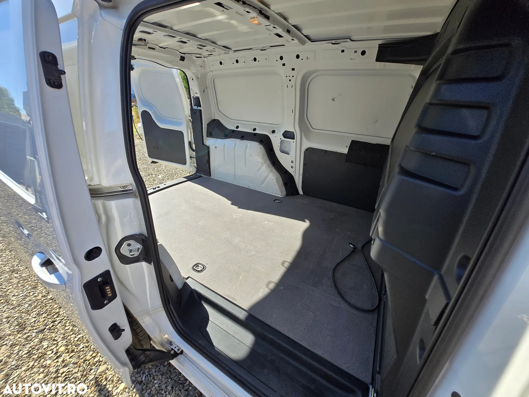 Volkswagen Caddy Maxi 2.0 TDI 90 kW DSG - 17