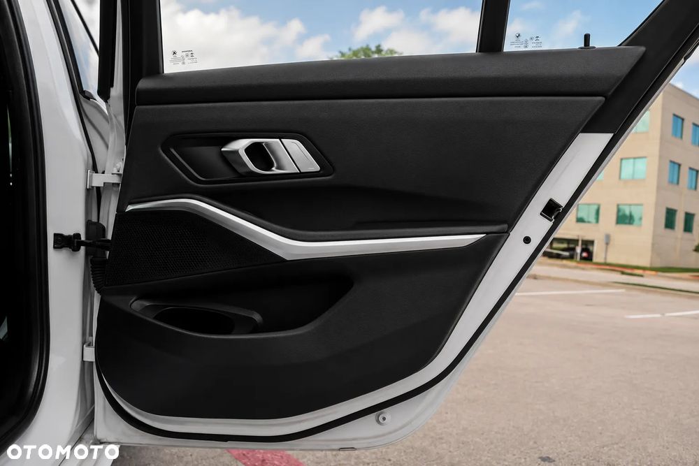 BMW Seria 3 330i xDrive - 30