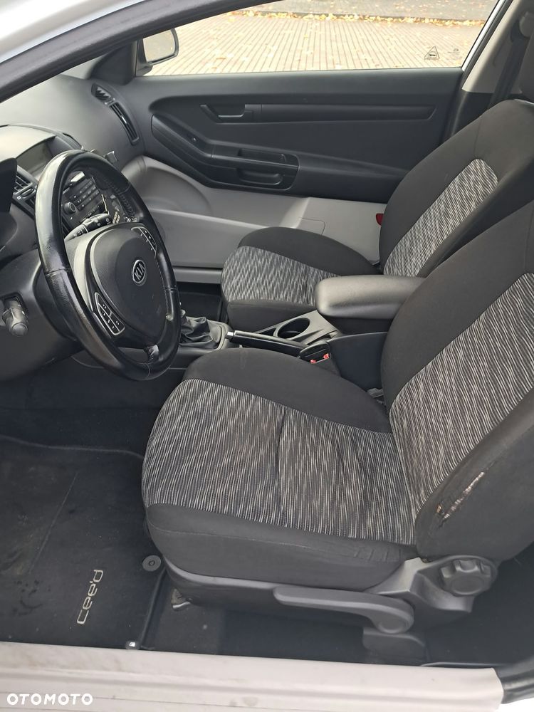 Kia ProCeed - 11