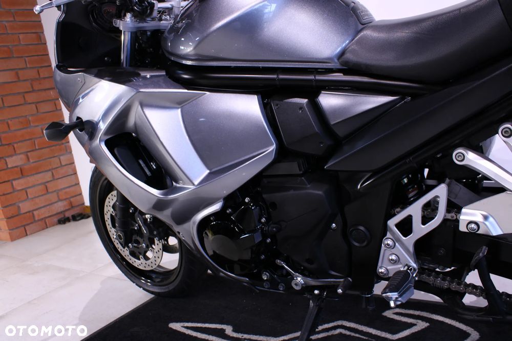 Suzuki GSX - 31