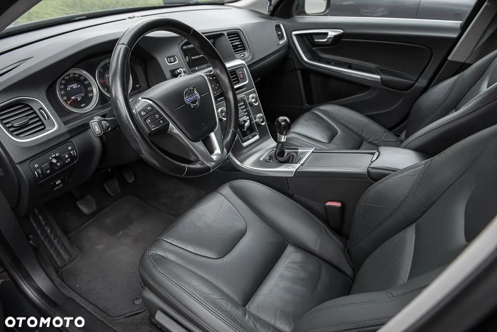 Volvo V60 D2 Momentum - 29