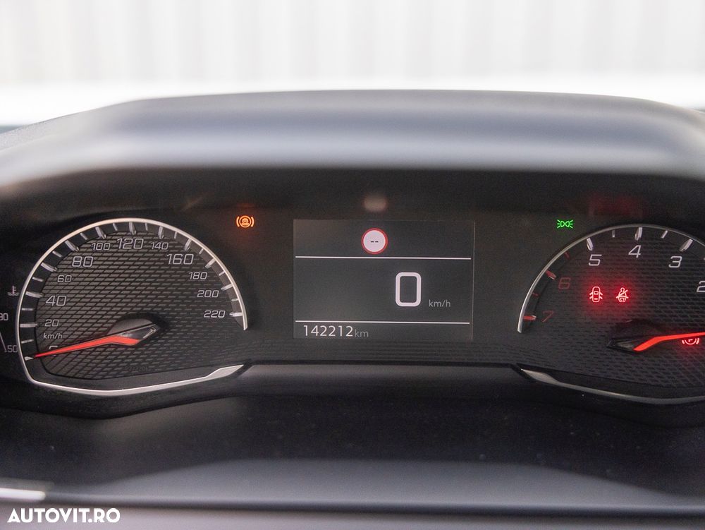 Peugeot 2008 1.5 BlueHDI FAP Allure - 9