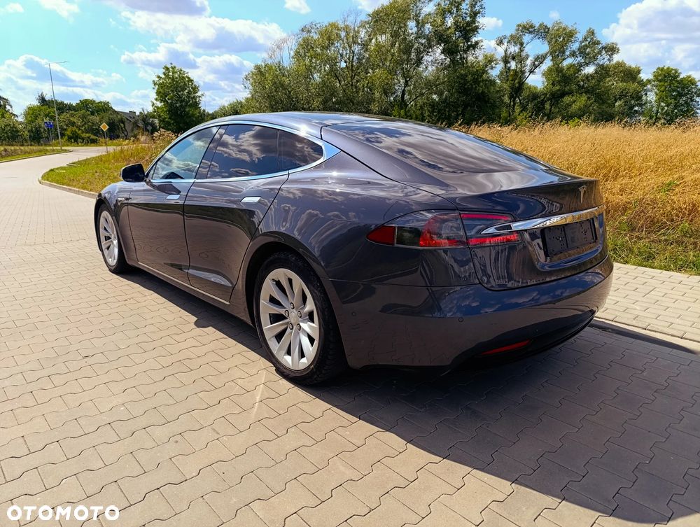 Tesla Model S - 23