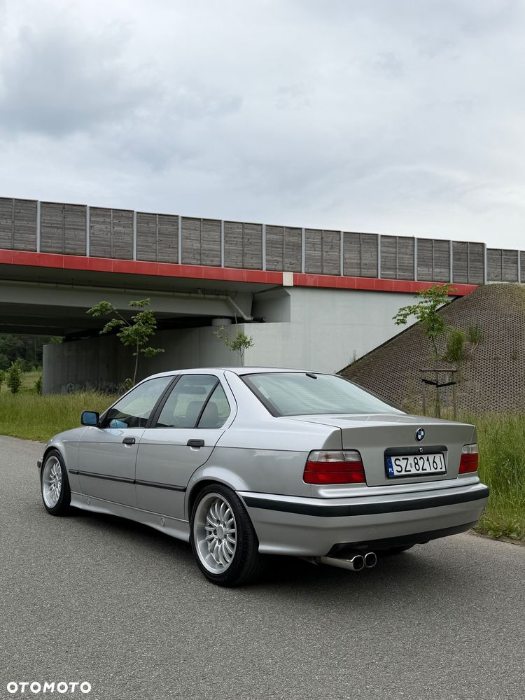 BMW Seria 3 320i - 5