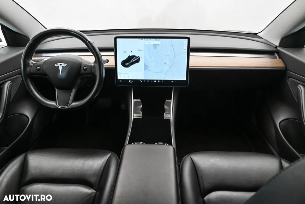 Tesla Model 3 - 8
