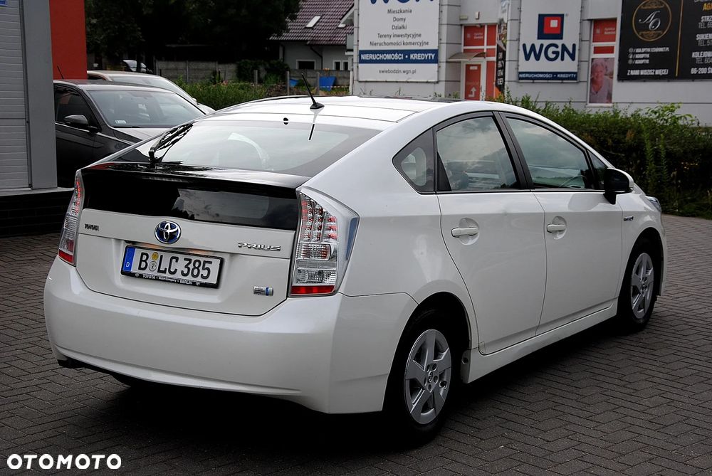 Toyota Prius (Hybrid) Executive - 5