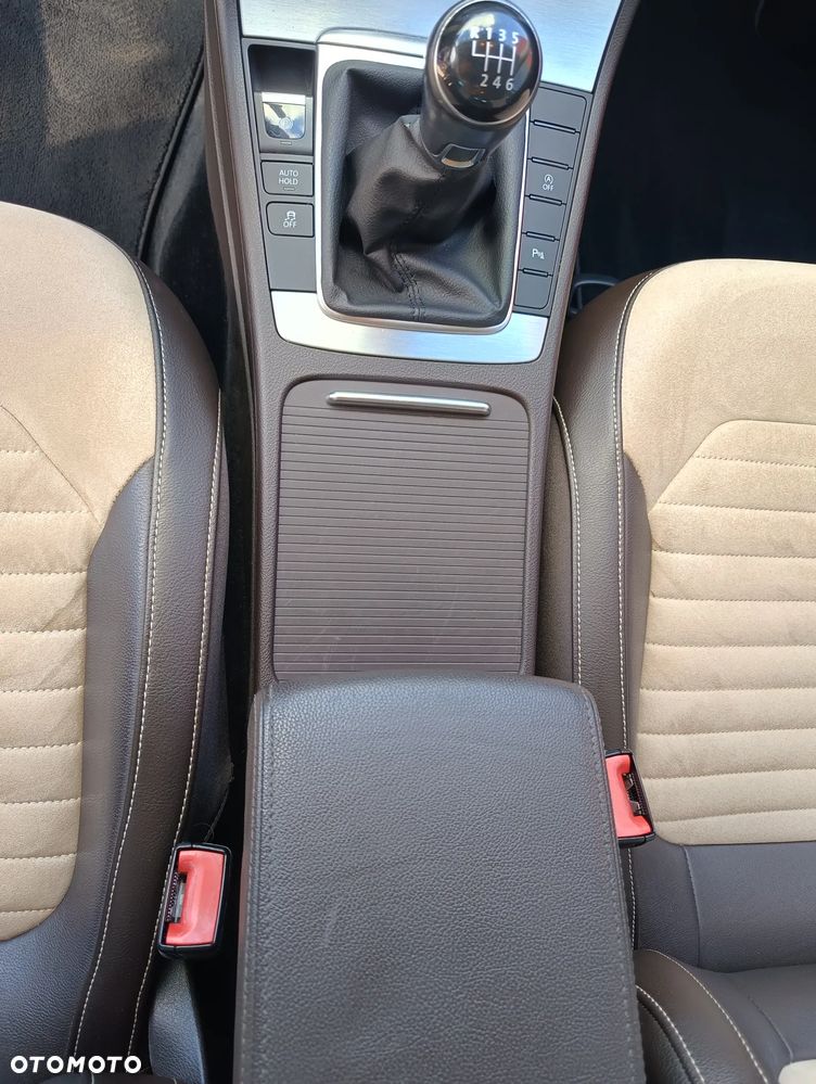 Volkswagen Passat - 31