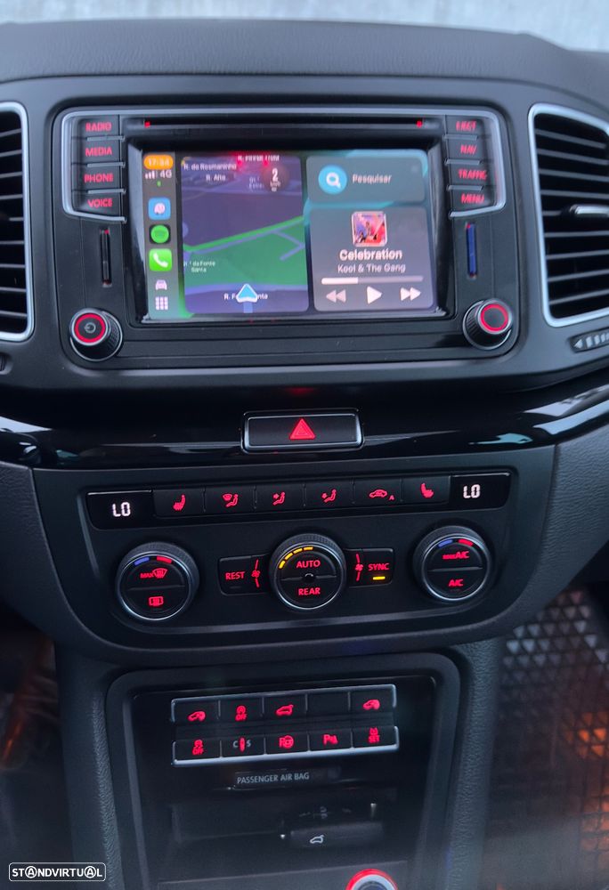 VW Sharan 2.0 TDI Blue Highline DSG - 22