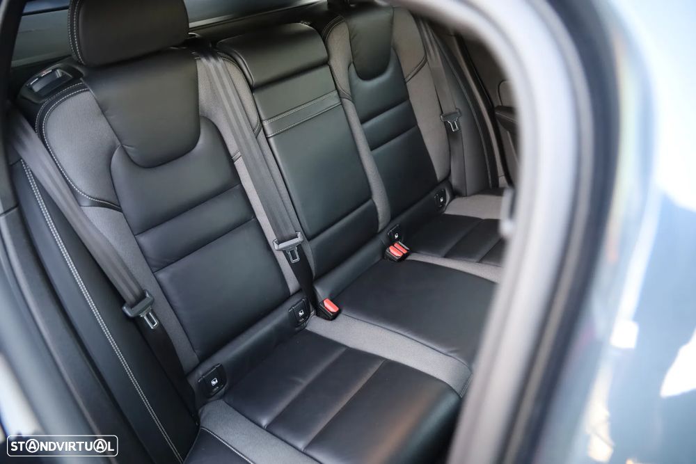 Volvo V60 2.0 T8 AWD TE R-Design - 16