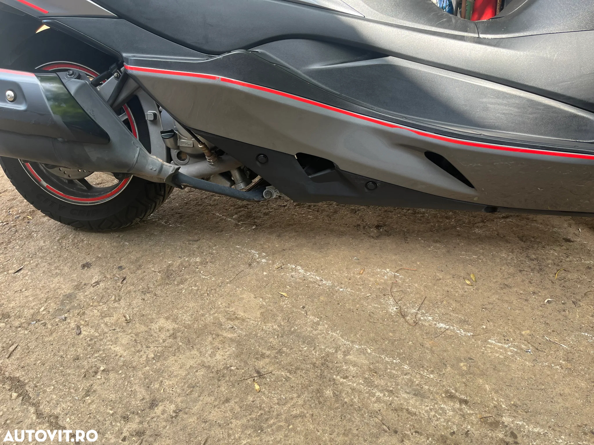 Suzuki AN 400 Burgman - 14
