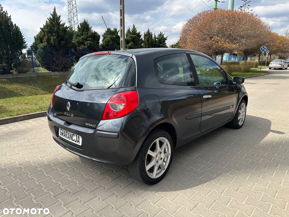 Renault Clio 1.6 16V Privilege - 9