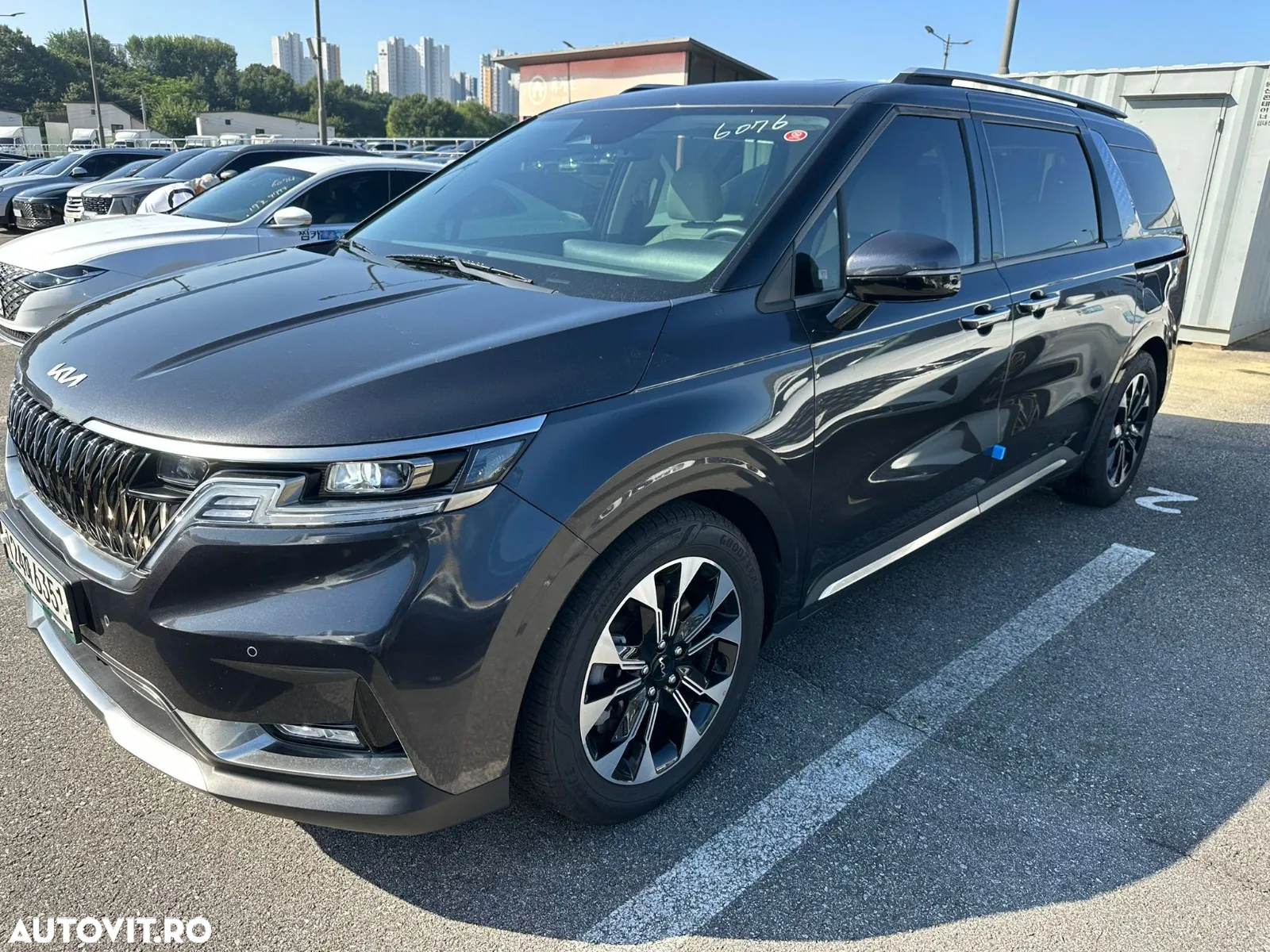 Kia Carnival - 10