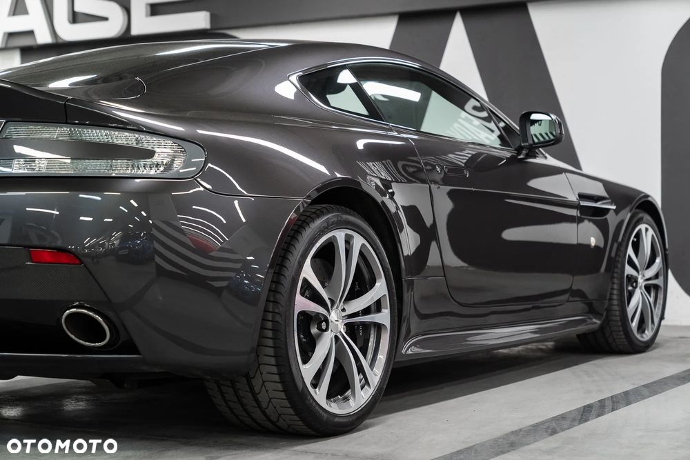 Aston Martin V12 Vantage - 18