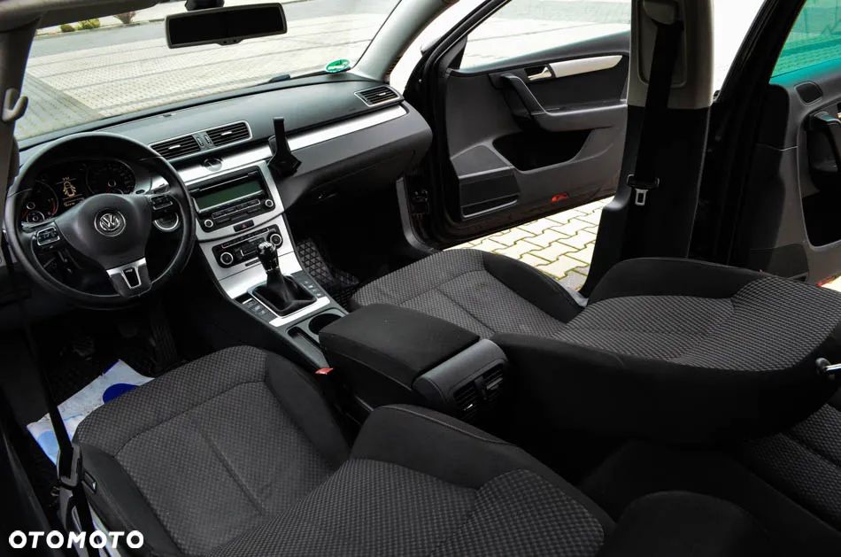 Volkswagen Passat 2.0 TDI Comfortline - 32