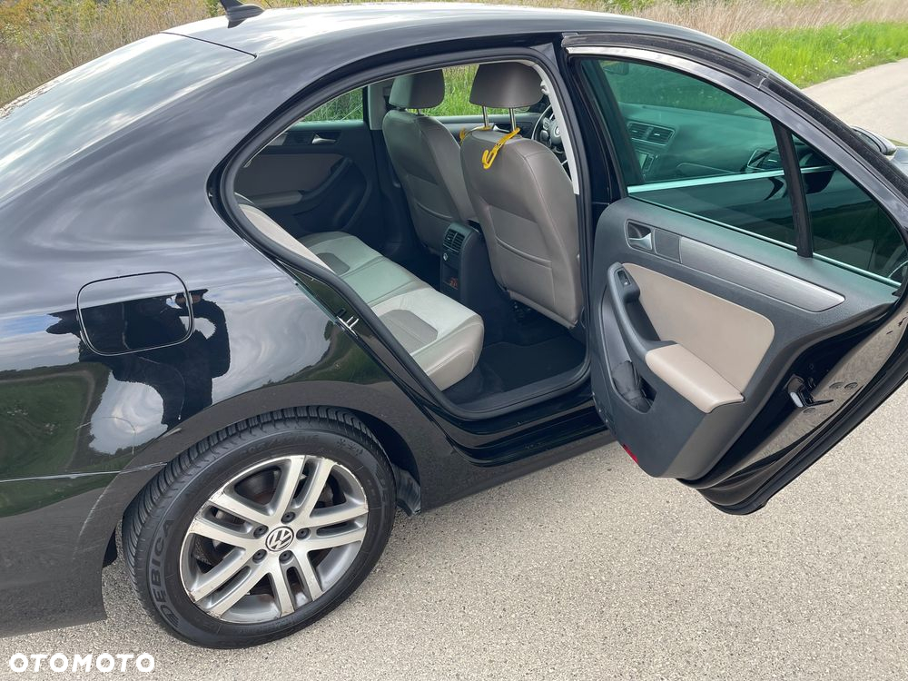 Volkswagen Jetta 2.0 TDI Highline - 20