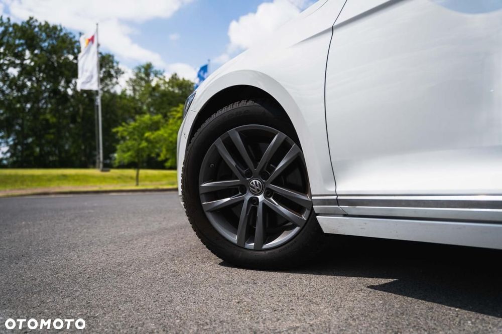 Volkswagen Passat - 12