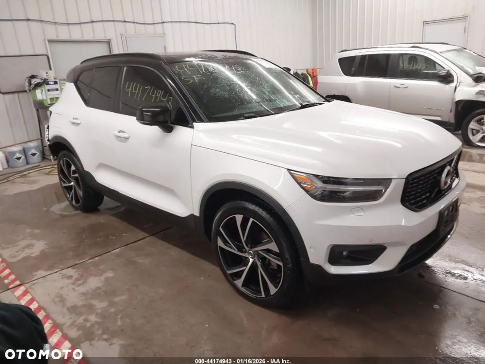 Volvo XC 40 T5 AWD Geartronic R-Design - 1