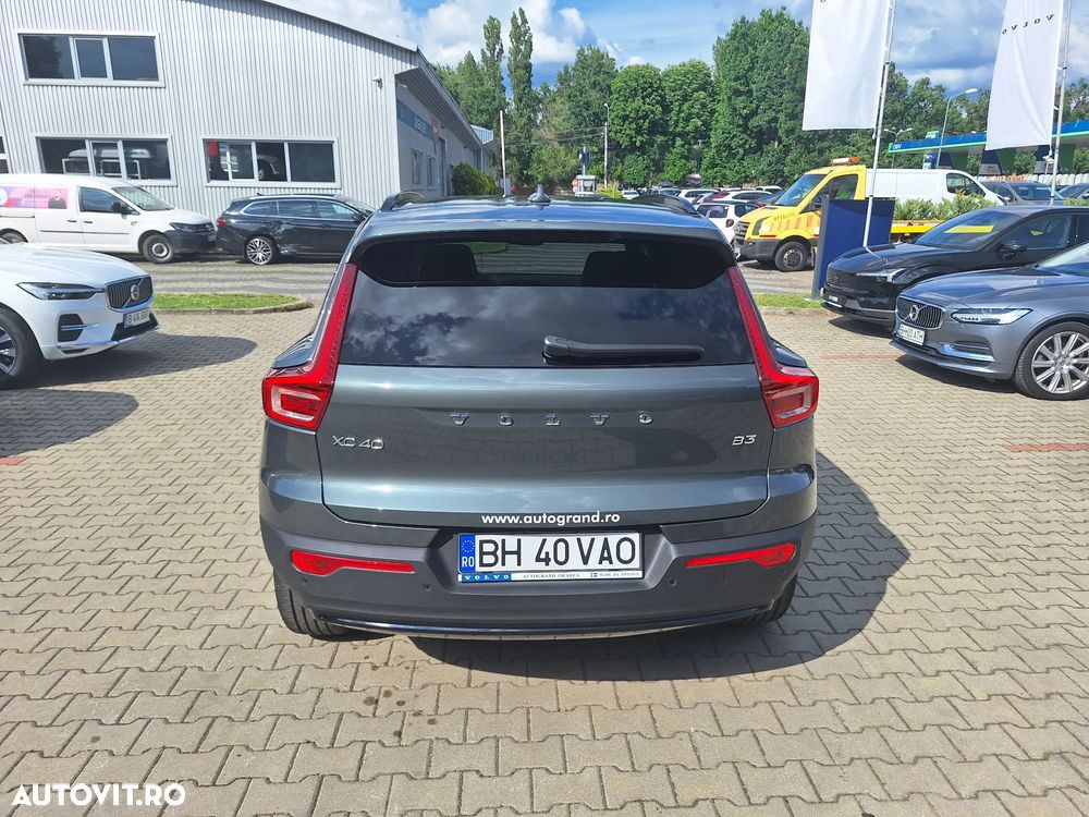 Volvo XC 40 B3 AT FWD MHEV Plus Dark - 12