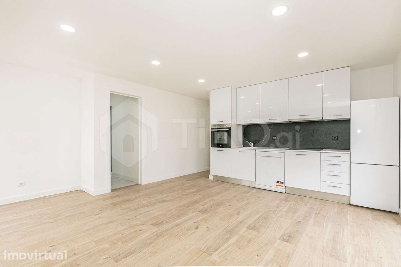 T3 Totalmente remodelado na Amadora – Pronto a habitar | Excelente loc - Grande imagem: 3/21
