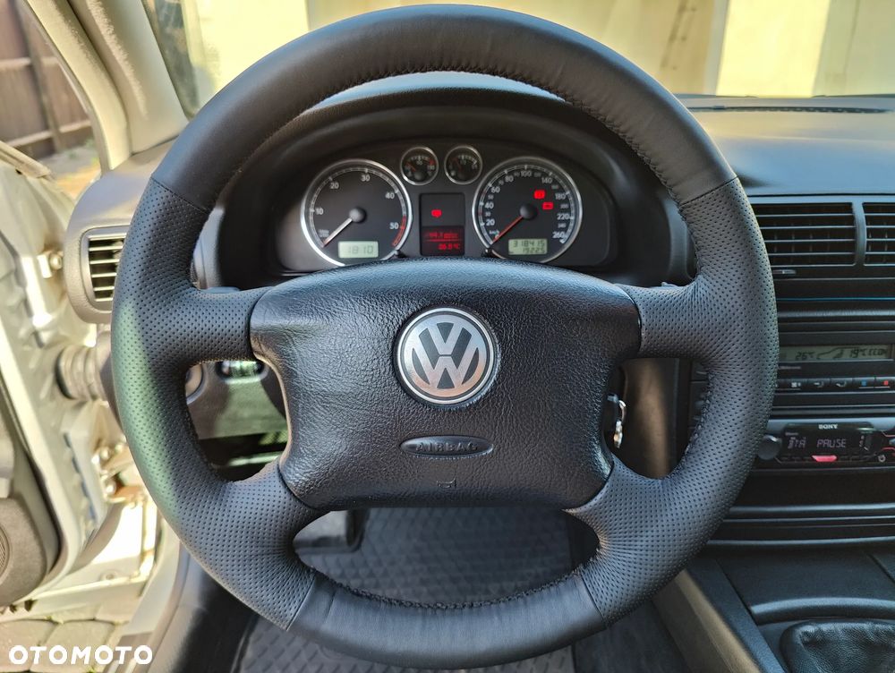 Volkswagen Passat 1.9 TDI Comfortline - 10