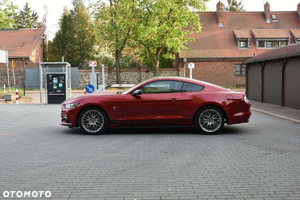 Ford Mustang - 4
