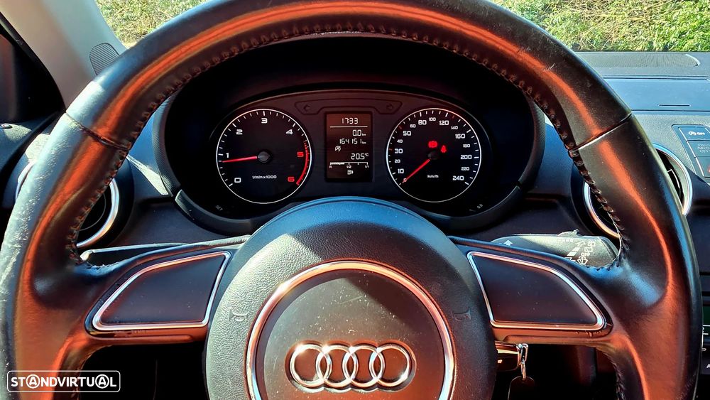 Audi A1 1.6 TDI Admired - 11