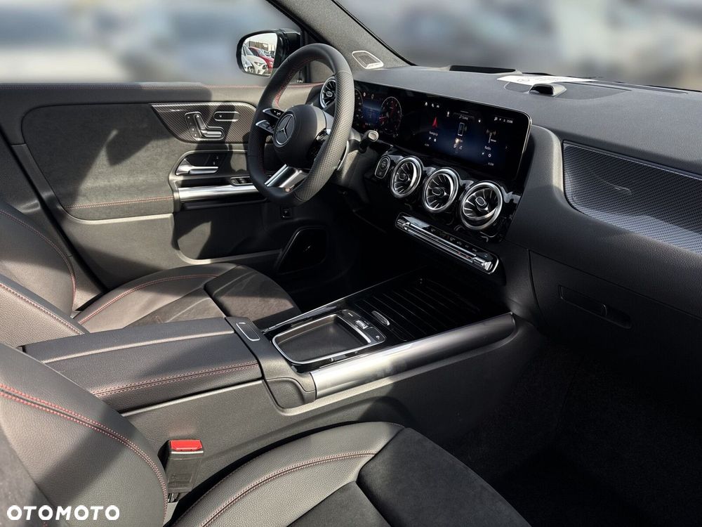 Mercedes-Benz GLA - 14