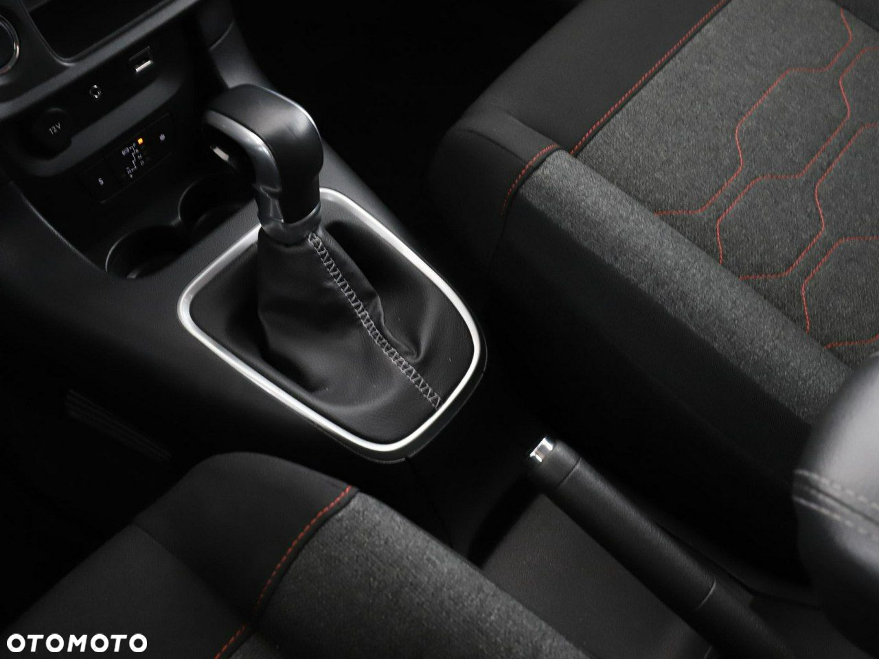 Citroën C3 1.2 PureTech Shine EAT6 - 30