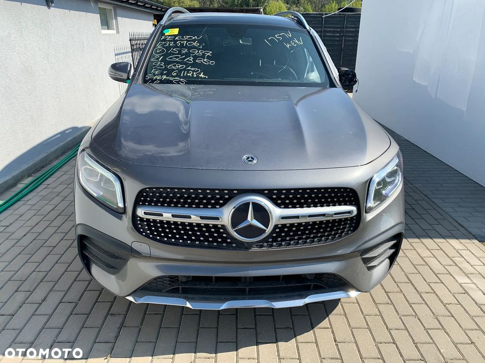 Mercedes-Benz GLB 250 4-Matic 8G-DCT - 3