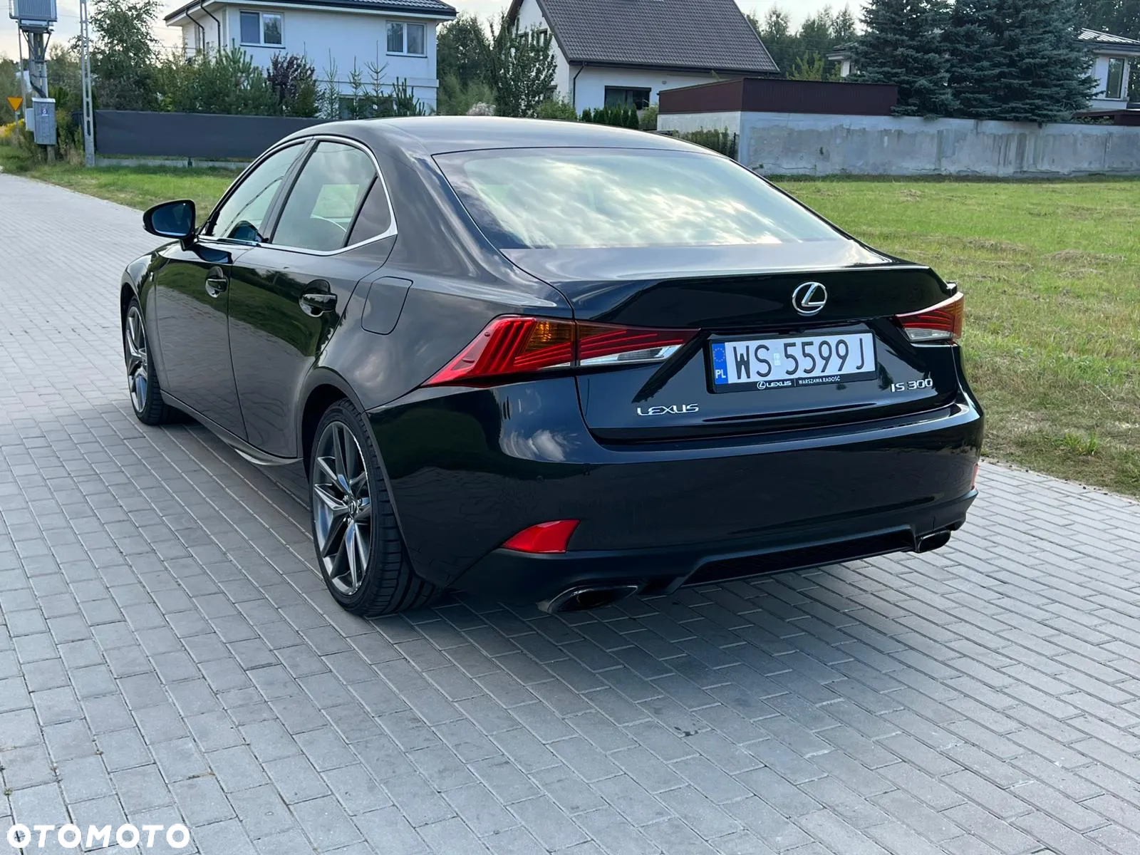 Lexus IS 200t / 300 F Sport - 17