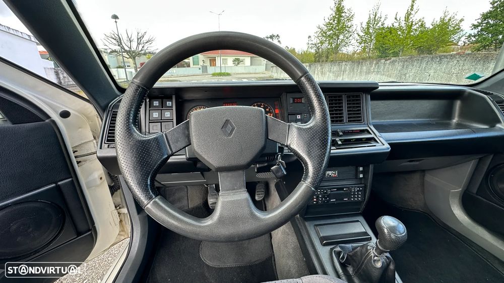 Renault 21 2.0 Turbo - 16