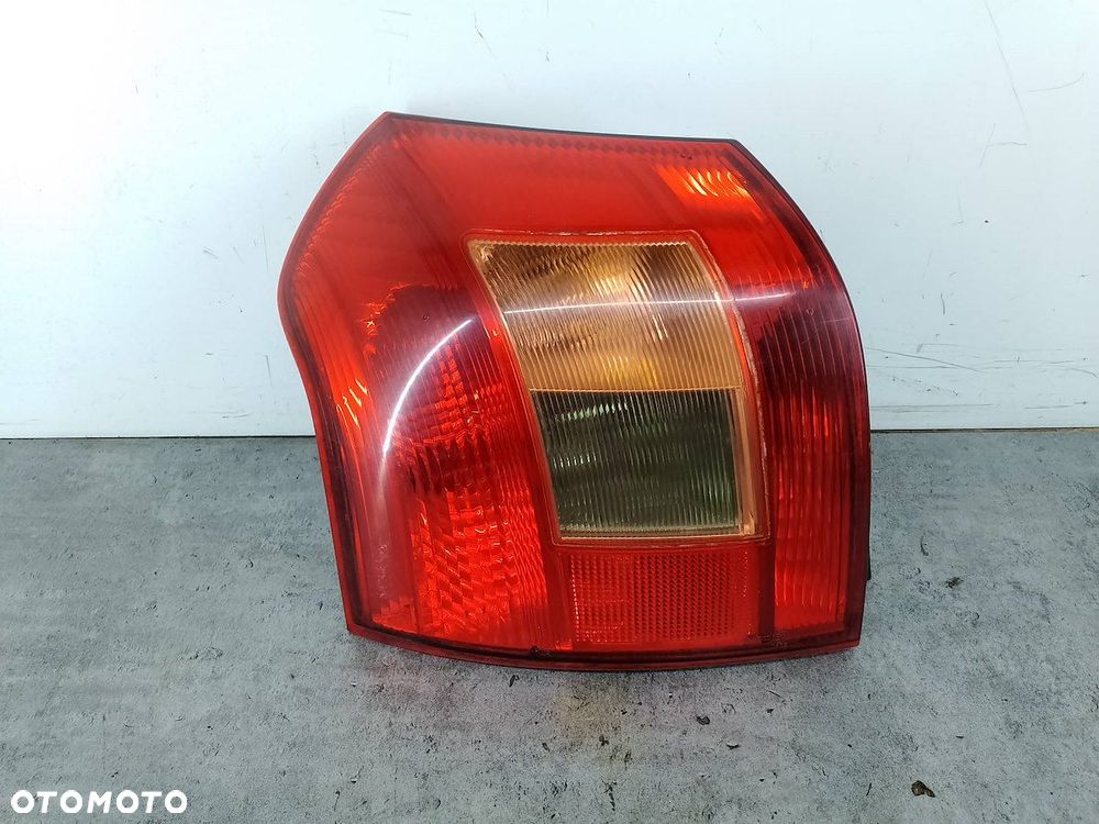 LAMPA TYLNA LEWA TOYOTA COROLLA IX E12 02-51 KOITO HATCHBACK 5D - 1