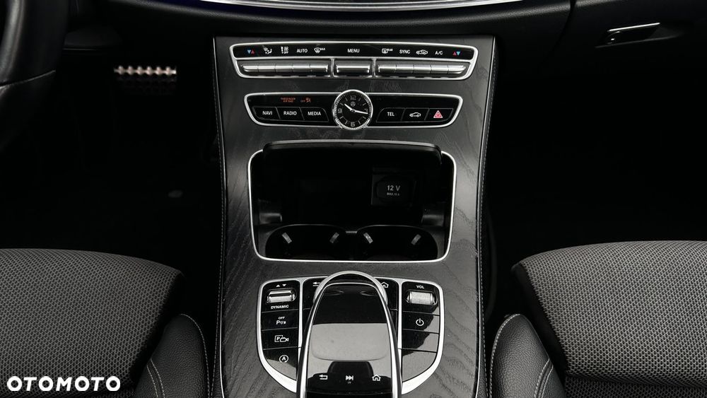 Mercedes-Benz Klasa E 220 d 4Matic 9G-TRONIC AMG Line - 19