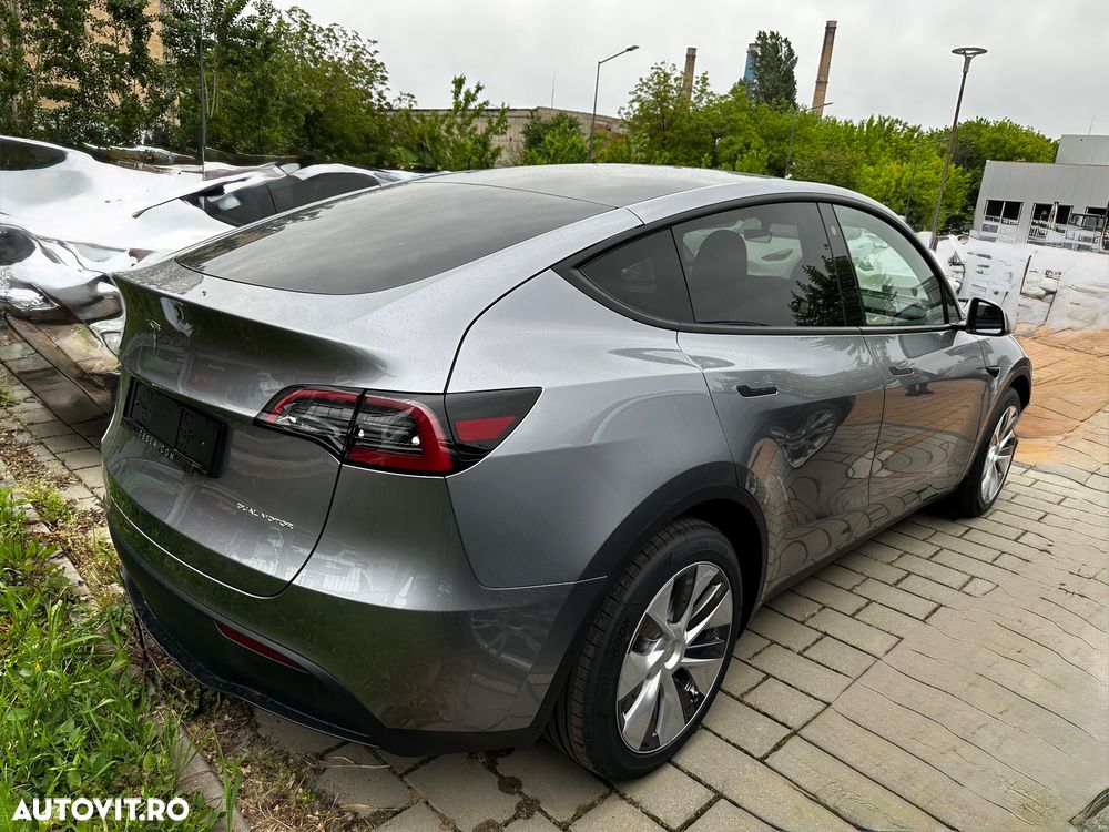 Tesla Model Y AWD Performance - 4