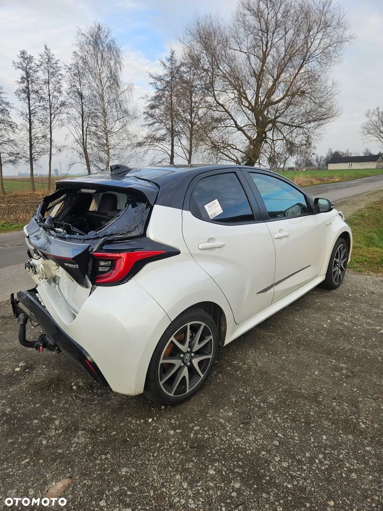 Toyota Yaris Hybrid 100 Selection - 5