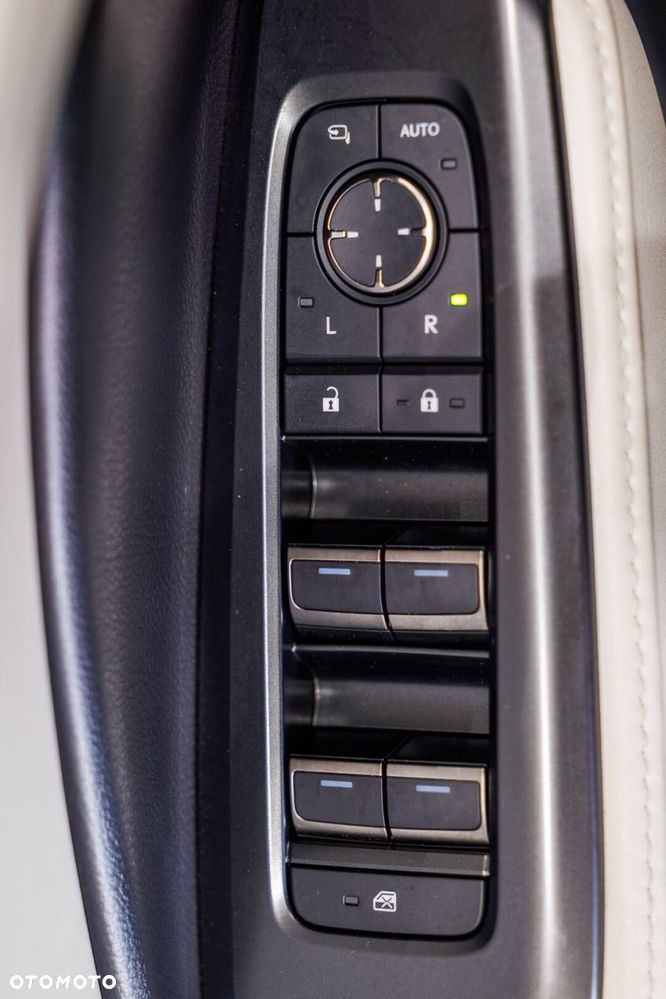 Lexus LBX 1.5 Hybrid Elegant - 35